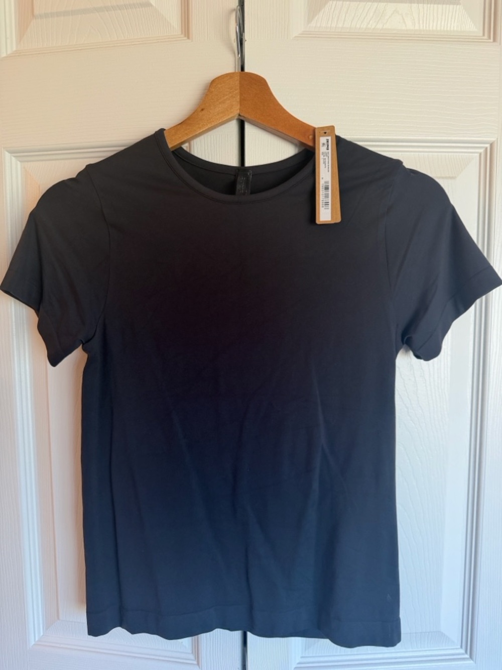 SKIMS Smoothing Tee - Picture 3 of 5